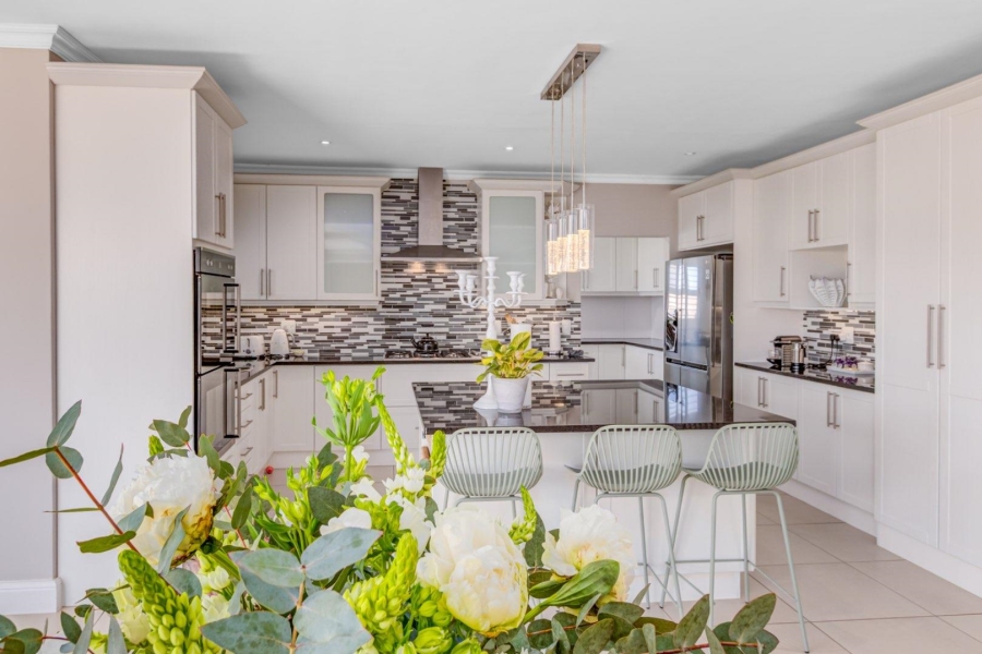 5 Bedroom Property for Sale in Kingswood Golf Estate Western Cape